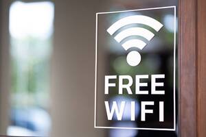 Для брянцев запустили бесплатный доступ к Wi-Fi в салонах связи