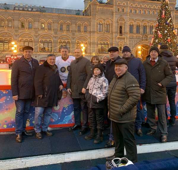Брянские чиновники начали ледовую битву на Красной площади