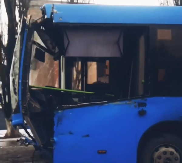 В Брянске сняли на видео ДТП с автобусом и грузовиком