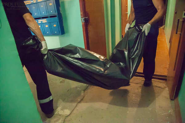 В новозыбковской многоэтажке нашли труп 52-летнего мужчины