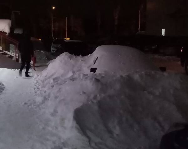 В Брянске ищут водителя похороненного под снегом автомобиля