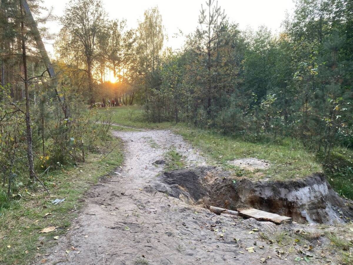 Дожди так размыли дорогу. Краснофлотск Ленинградская область. Почвы Медвежьегорска. ЖД станция Краснофлотск лен обл. СПБ Краснофлотск.