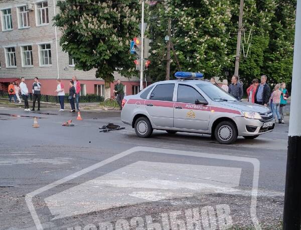 В Новозыбкове машина Росгвардии сбила 2 детей с самокатом