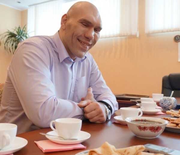 Брянский депутат Валуев пообещал юному боксеру автограф в подарок на Новый год