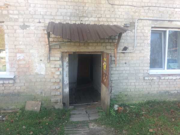 Здесь живут люди: ужасы дома в Рогнедино сняли на фото
