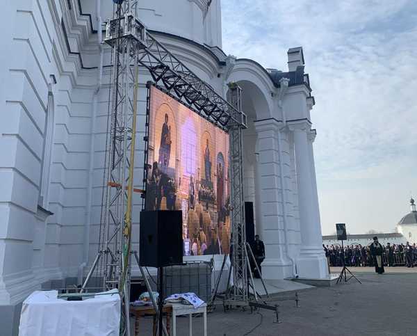 В Брянске литургию с участием патриарха транслируют на большом экране