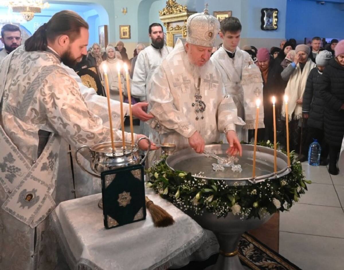 Митрополит Брянский и Севский Александр совершил чин освящения воды |  18.01.2024 | Брянск - БезФормата