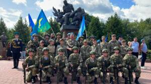 Руководители Брянской области поздравили десантников