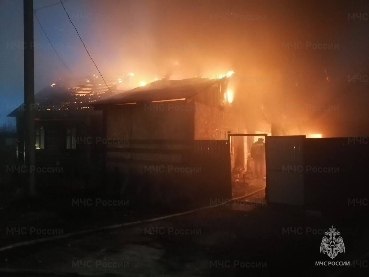 В Унечском районе ночью сгорел жилой дом