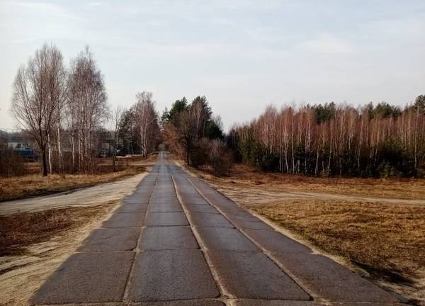 В Климовском районе расползлась по швам дорога из плит