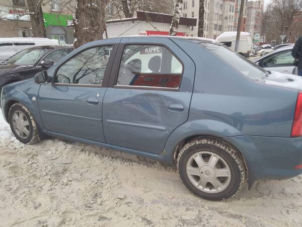 В Брянске неизвестный каратист помял машину на улице Советской