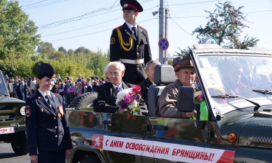 Брянский день новости. Брянск 17.09 2013 парад.