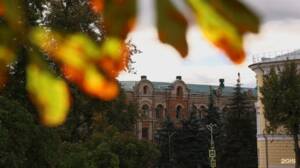 Брянская гимназия попала в объектив нейросети и стала фотошедевром