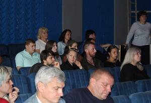 Брянский ТЮЗ новый сезон откроет в октябре спектаклем «Любовь и голуби»