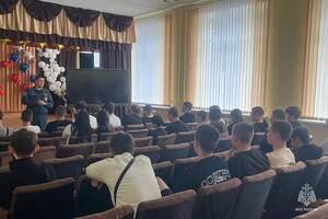 Унечским студентам напомнили о запрете самодельных розеток
