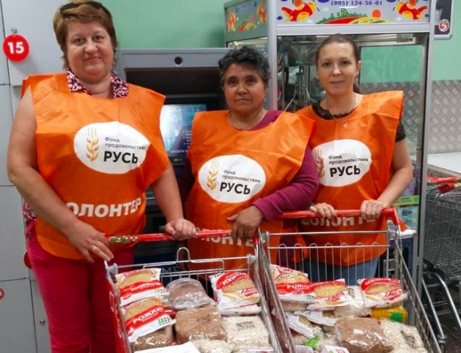 Москвичи обещают накормить нищих брянских пенсионеров