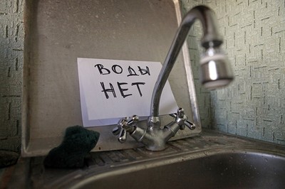 В Брянске жители улицы Чернышевского остались без воды из-за прорыва трубы