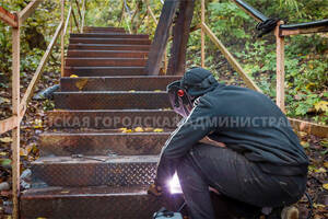 Лестницу к роднику за ЦУМ՚ом в Брянске отремонтируют к концу недели