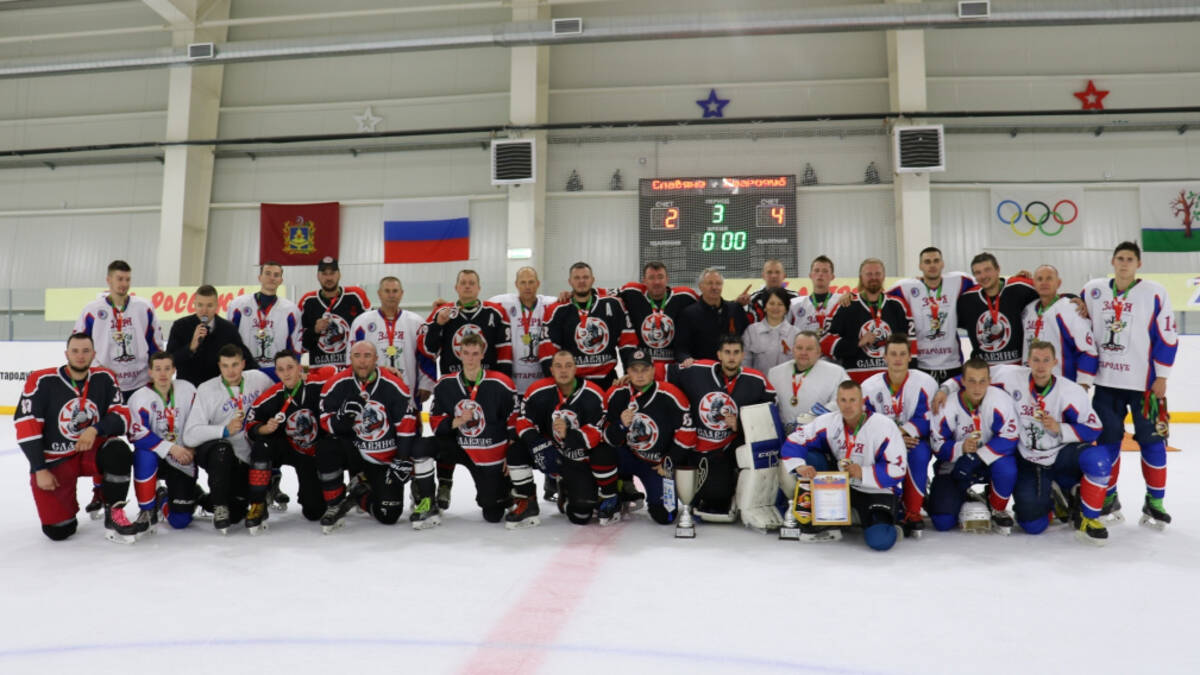 В Стародубе прошли международные соревнования по хоккею и футболу