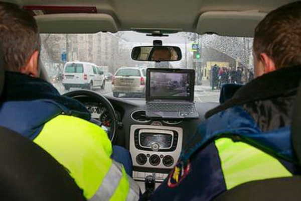 В Брянске за любителями поболтать за рулем следят скрытые патрули 