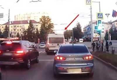 В Брянске наглого водителя маршрутки наказали по видео из соцсети