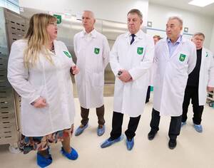 Брянский губернатор и депутаты Госдумы посетили брянский завод «Эндофарм»