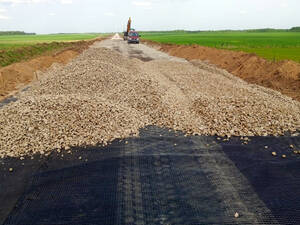 В Трубчевском районе реконструируют участок дороги Яковск-Копылин