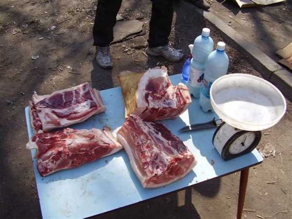 В Новозыбкове уличных торговок наказали за продажу мяса у детсада