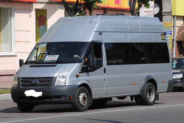 В Брянске девушке стало плохо в микроавтобусе на площади Ленина