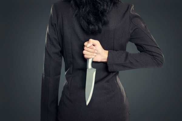 Жительница Новозыбкова ударила любимого ножом в спину