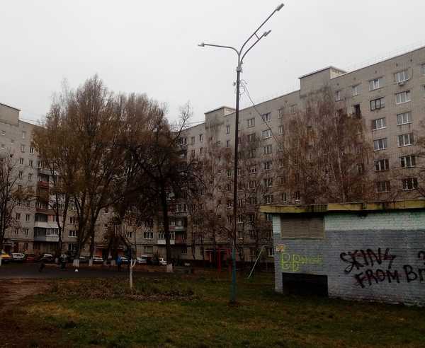 В Брянске требуют осветить детскую площадку напротив ТРЦ «БУМ-Сити»