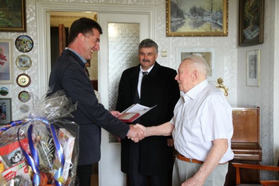 90-летний юбилей отметил Почётный гражданин Брянска Иван Поручиков