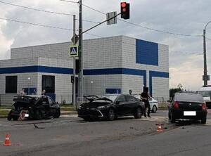 Таксист устроил массовое ДТП в Брянске, пассажиры госпитализированы