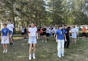 В Унече полицейские устроили зарядку для 40 юных спортсменов