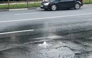 В центре Брянска из-под земли снова забил фонтан 