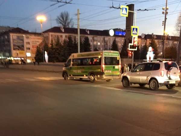 В Брянске возле площади Партизан сняли на фото маршрутчика-нарушителя