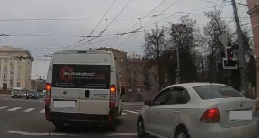 В Брянске водителя маршрутки наказали за проезд на красный