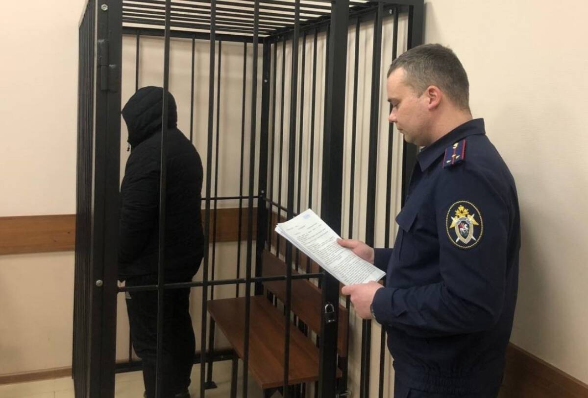 В Брянске арестовали подозреваемого в превышении полномочий полицейского 