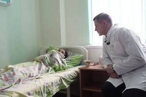 Ковальчук навестил пострадавших детей в больнице после атаки на автобус