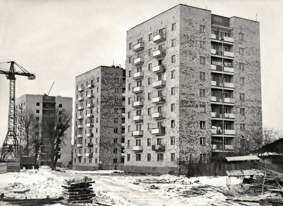 Жителям Брянска показали возведение первых 9-этажных домов в городе