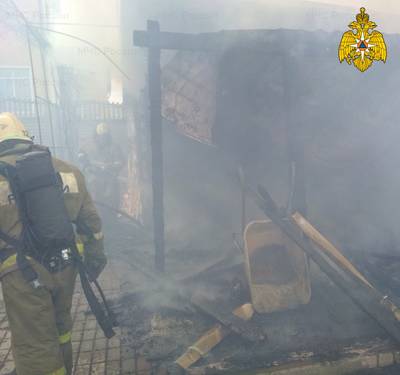В Бежицком районе Брянска днем сгорела частная баня