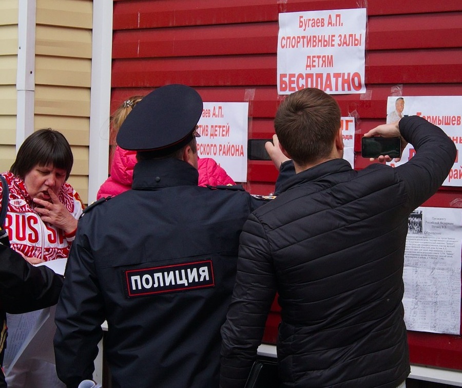 В Брянске на митинге против депутата Бугаева пресекли провокацию
