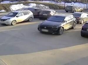 Пьяный брянский водитель разбил две машины на парковке «Мегаполис-Парка»