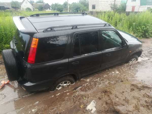 Под Брянском в грязи утонул внедорожник «Honda»
