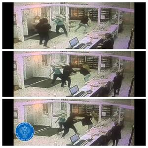 Житель Клинцов избил двух посетителей магазина за длинные волосы