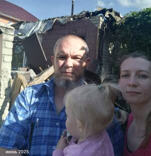 Брянская семья, лишившаяся дома из-за удара молнии, впервые посетила пепелище