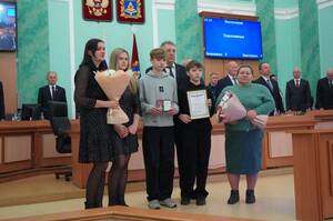 Брянщина чтит героев: семьям погибших вручили госнаграды