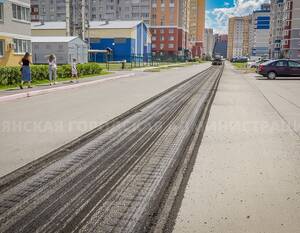 В Брянске на улице Строкина начали фрезеровать асфальт