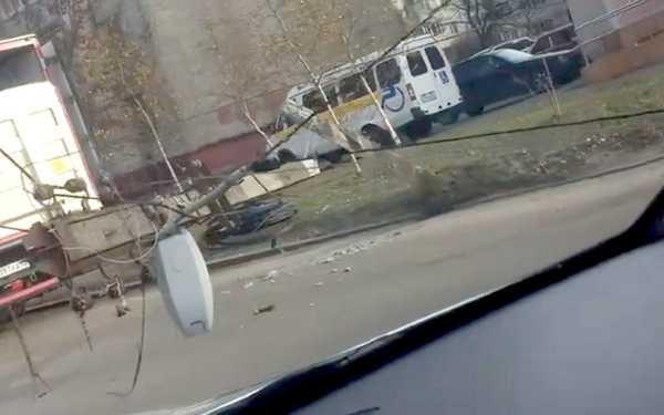 В Брянске автомобиль протаранил столб на улице Менжинского