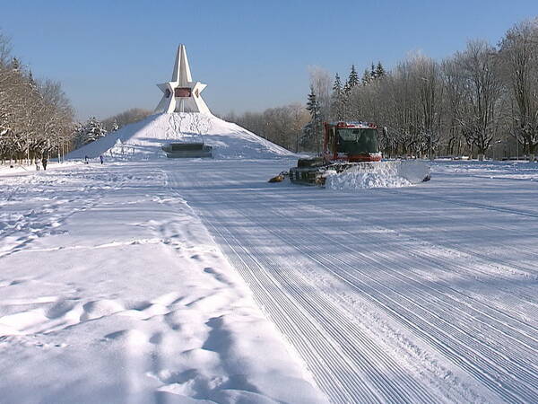 В Брянске на Кургане делают снежную трассу для «Лыжни России»